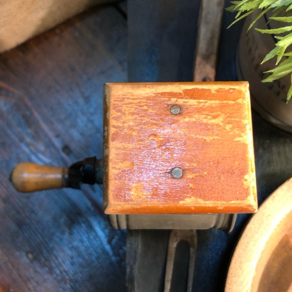 Victoria VTG Antique Hand Crank Grater Farmhouse Kitchen Home Decor Tool - Picture 6 of 16